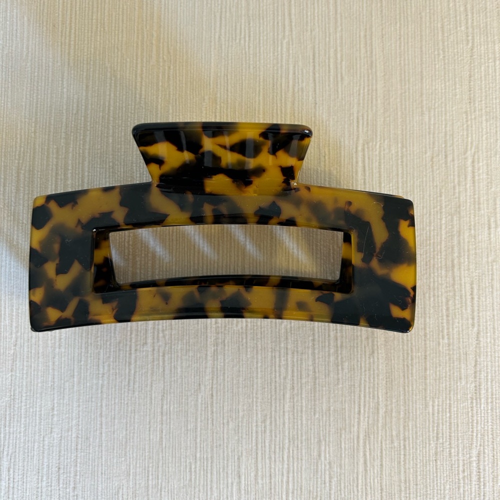 🤎 TORTOISESHELL CLAW CLIP NWOT